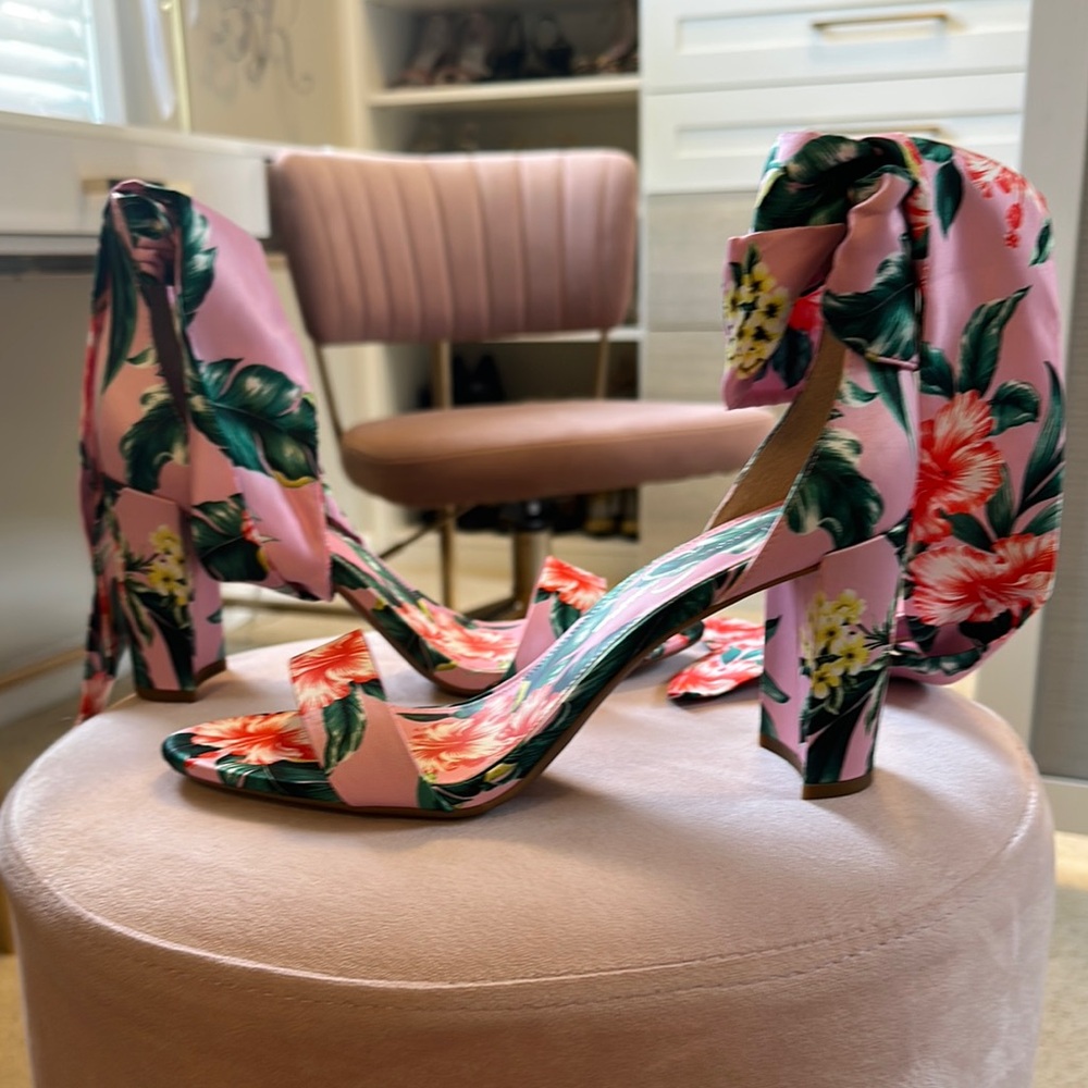 Brand New Jessica Simpson Pink and Green Floral Heels: never worn